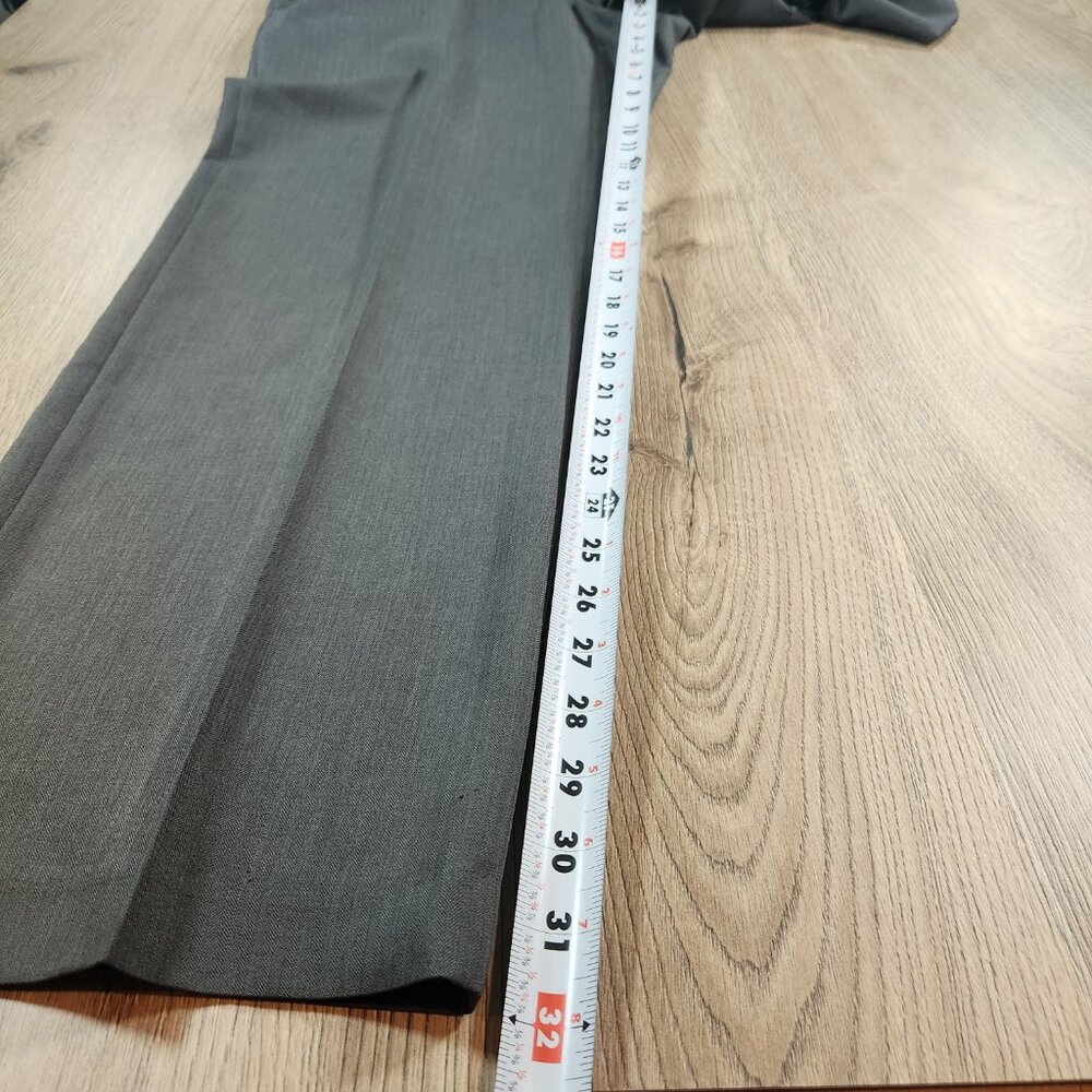 IZOD Men's Gray Dress Pants 36x32 Straight Fit Flat Front Charcoal Office Slacks - Picture 10 of 11